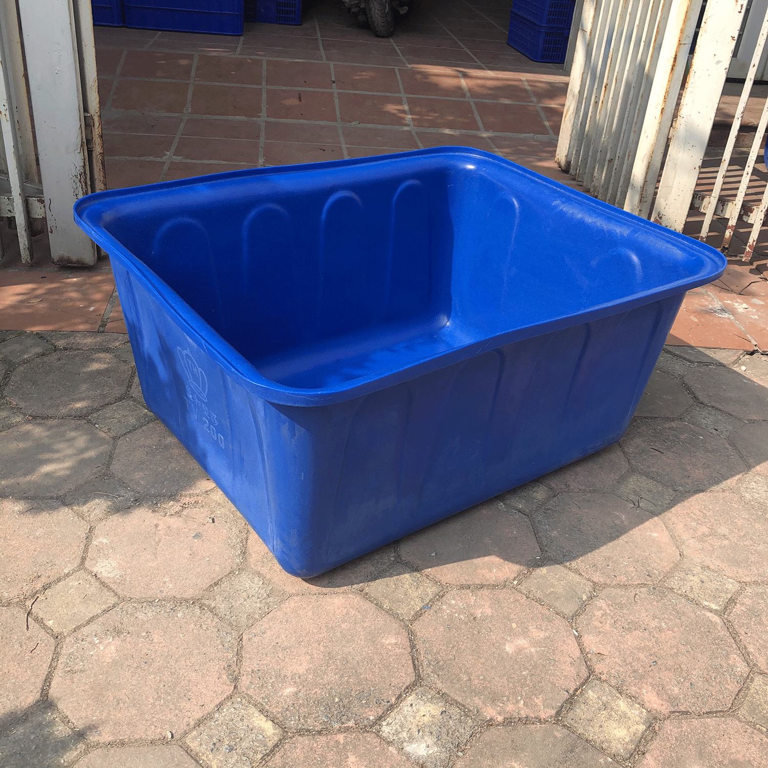 thùng nhựa chữ nhật 1700 lít